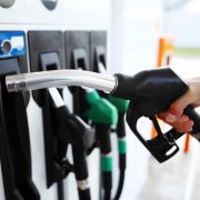 Saiba a diferença entre gasolina comum e aditivada